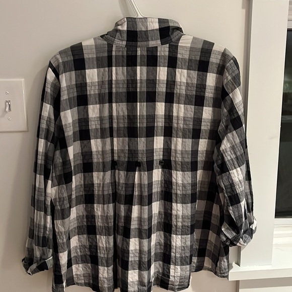 Habitat Medium cotton bottom down slightly flares in back - Picture 2 of 3